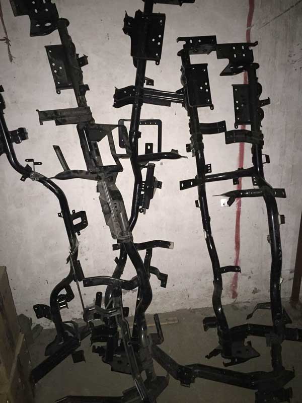 一汽原厂配件库房一角图片